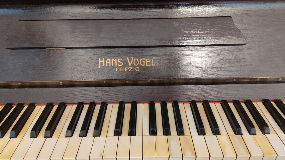 Продавам класическо немско пиано Hans Vogel Leipzig