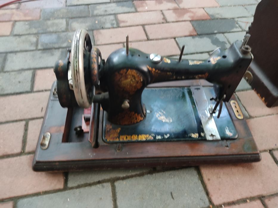 De vânzare mașină de cusut jones family