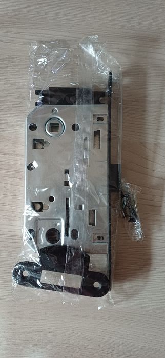 Врезная защелка (врезной замок) с нейлоновым язычком фирмы Syndicate