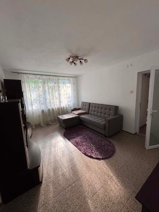 Închiriez apartament 2 camere, zona 9 mai