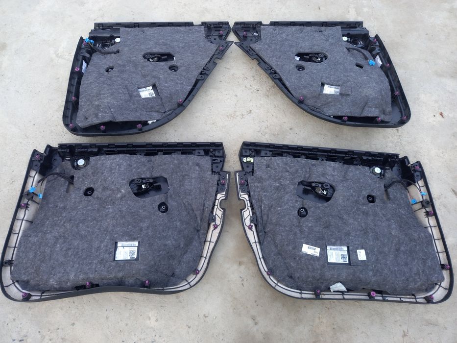 Продам обшивки дверей от Mercerdes w205