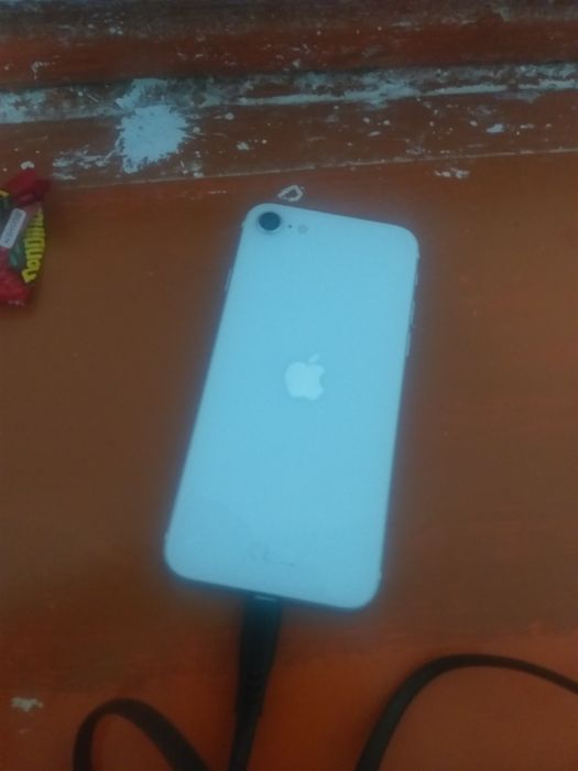 Айфон се 2020 ориг