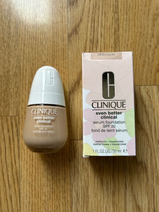 Фондьотен Clinique Even Better Clinical SPF 20