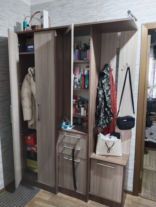 Продам шкаф и прихожую