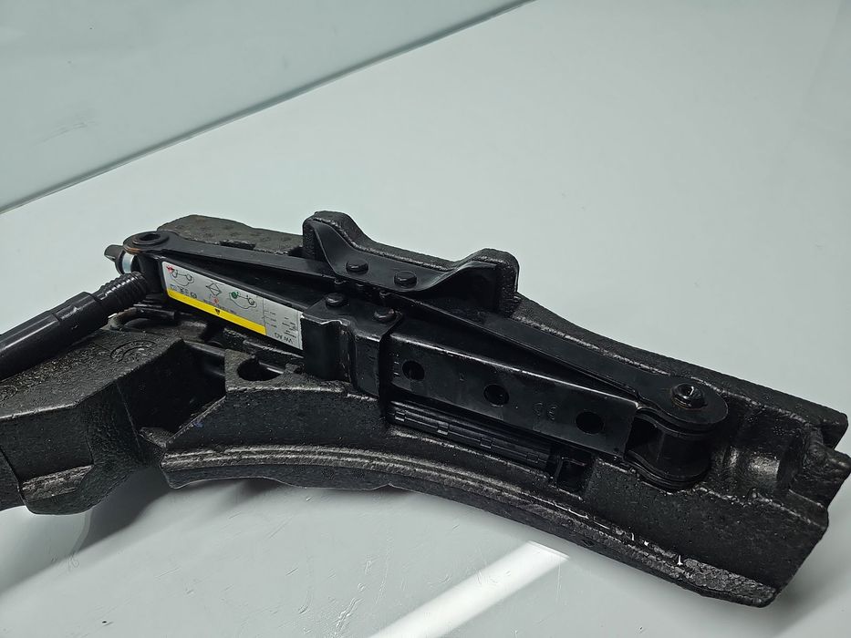 Set cric si cheie Volkswagen Golf 7 (5G) [Fabr 2014-prezent] 5G001211