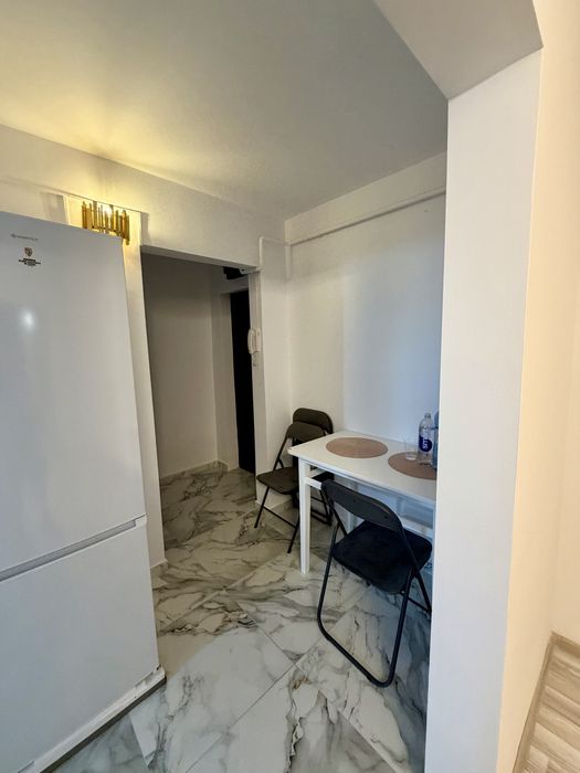 Inchiriez apartament!
