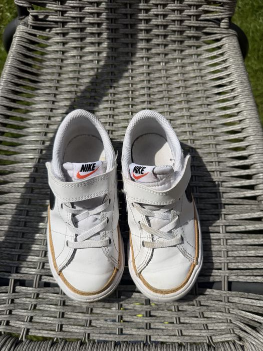 Продавам детски обувки Nike