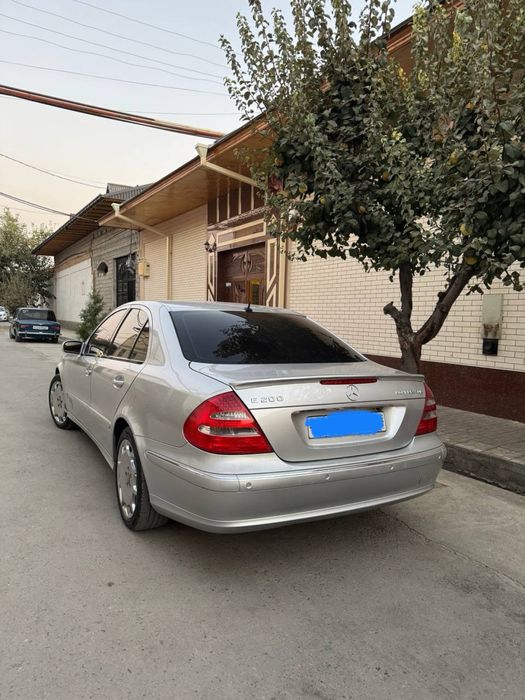 Mercedes benz 211 E 200