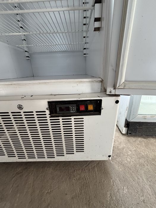 Промышленный холодильный шкаф