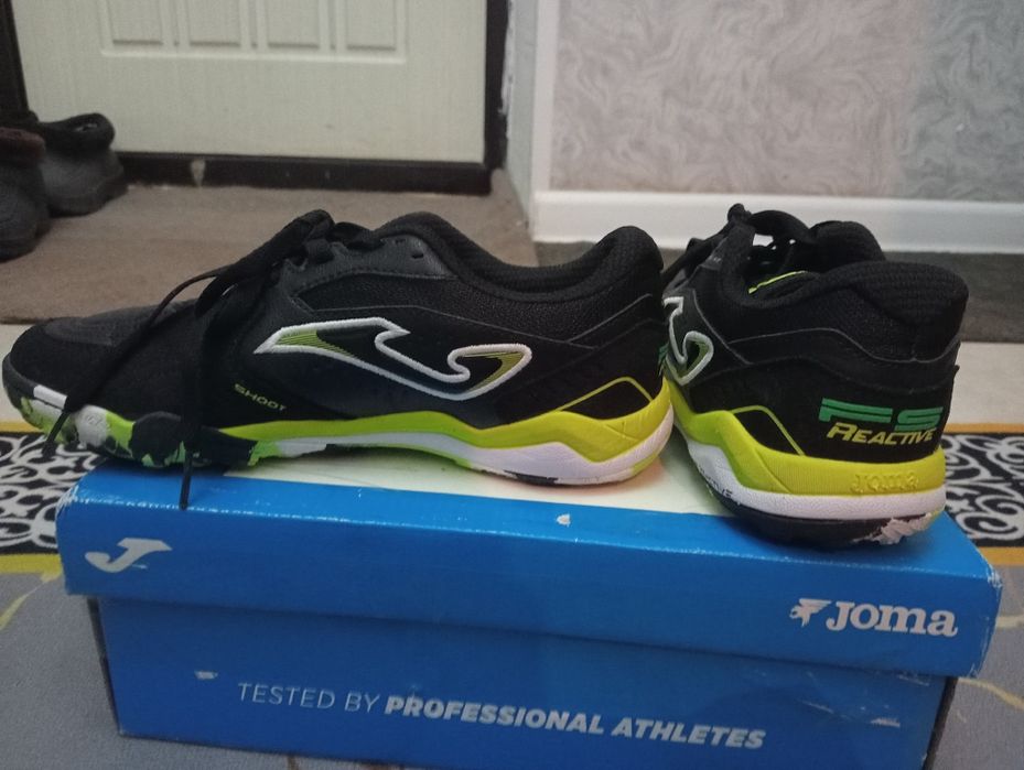 Сорконжкии Joma размер 39