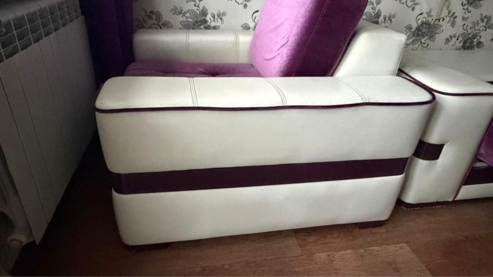 Продается диван и два кресла