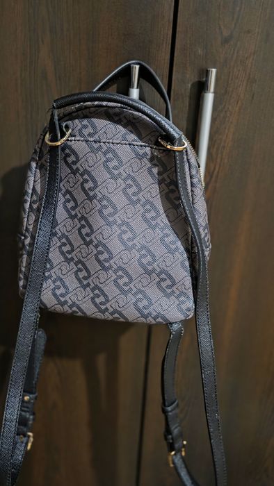 Дамски чанти и раници