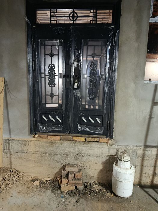 Temir eshiklar .Темир эшиклар.