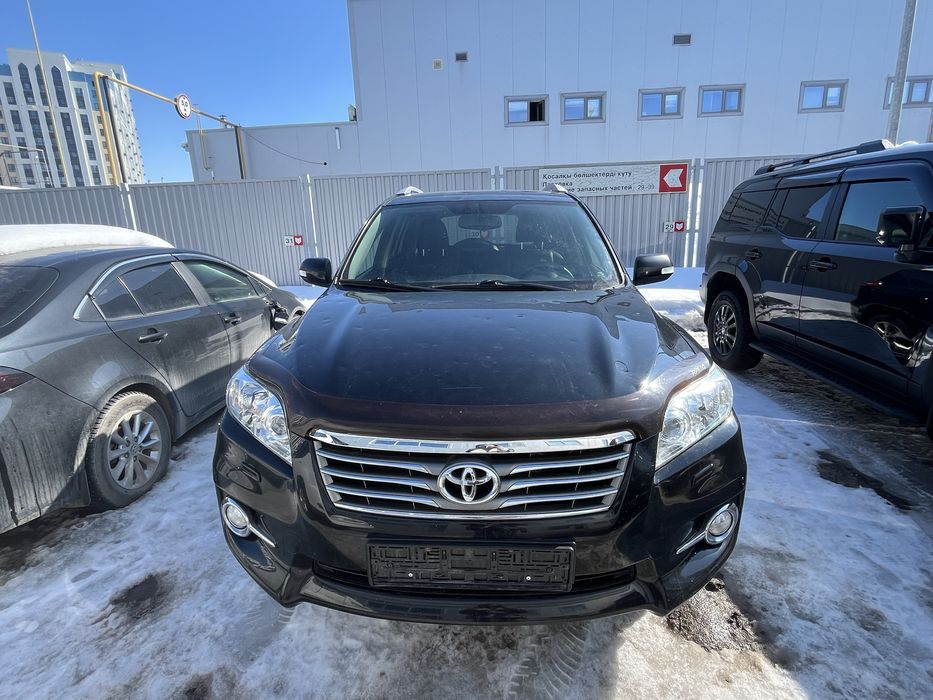 Продаеться отличный авто ! Рав 4