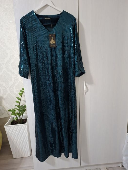 Продам платья  50 размер