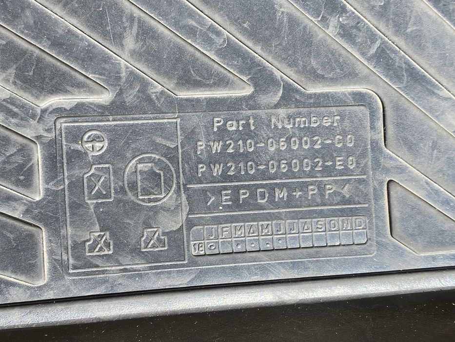 Продам полики Камри 50