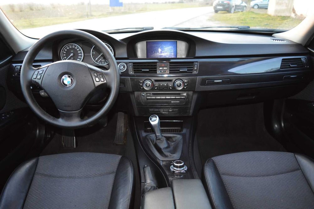 BMW 3 Series 2011 — imagine 5