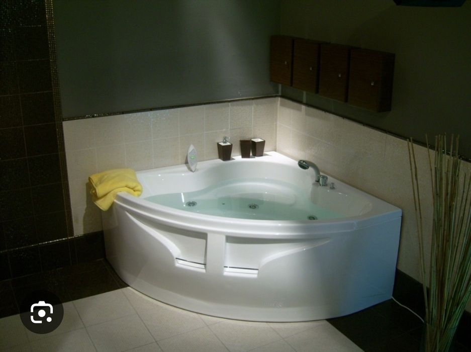 Cadă cu hidromasaj si baterie in stare foarte buna ca nouă