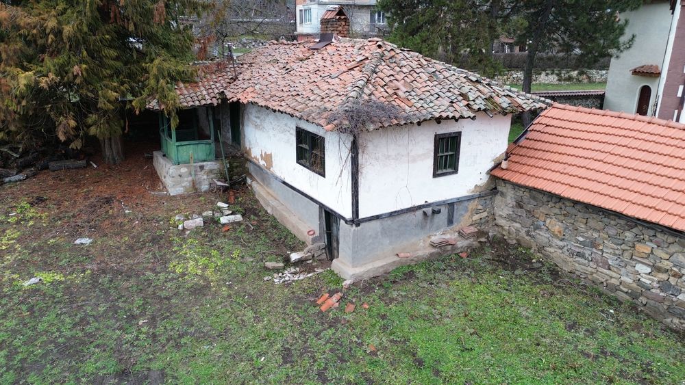 Продавам парцел  УПИ с електричество и вода