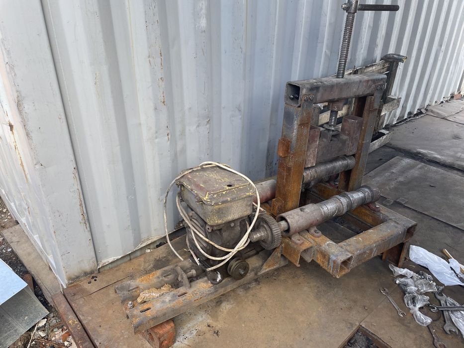 Продам трубогиб гнет профтрубу 80 мм,мощный