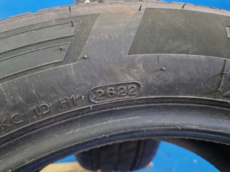 2 Hankook R17С 225/55
зимни бусови гуми DOT2622