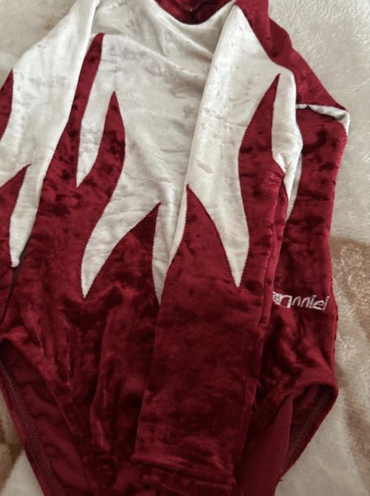 Costum pwntru onprintesa gimnasta