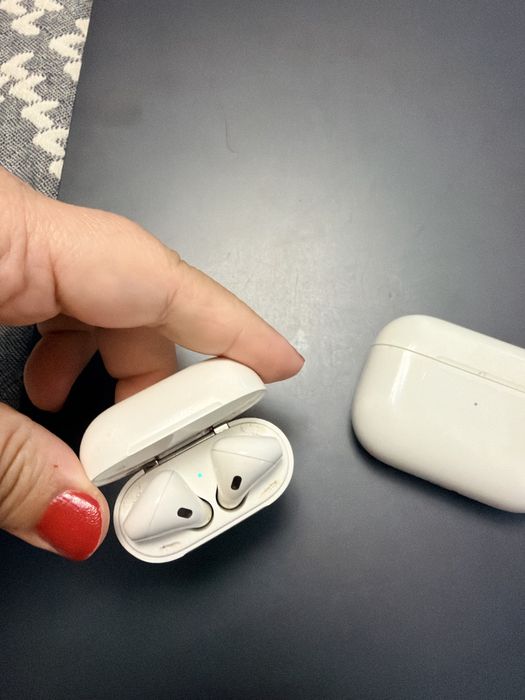 Наушники AirPods оригинал продам