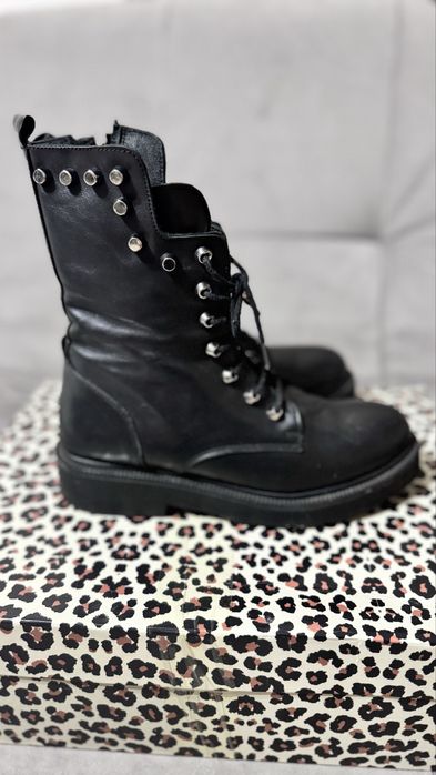 Продам сапожки женские