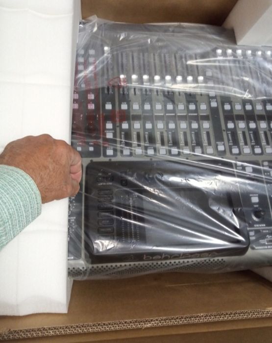 Цыфравой микшерный пульт Beringer X32  новый