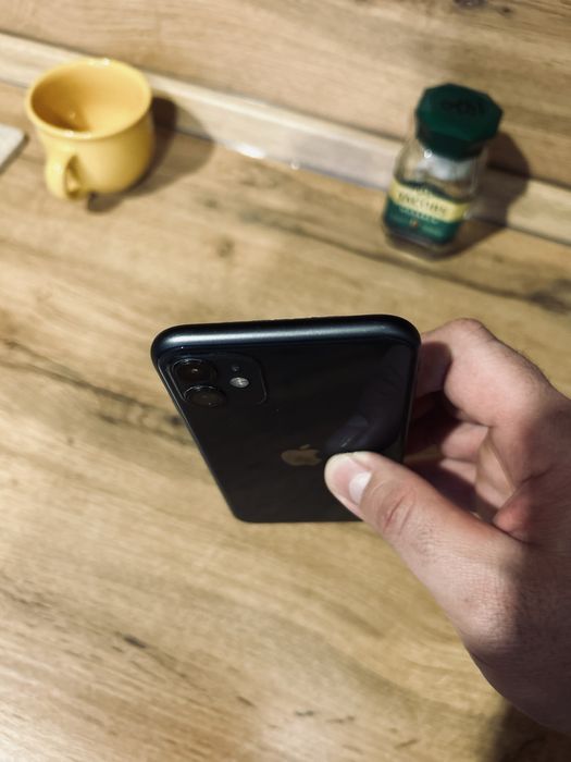 Aйфон 11 продам.