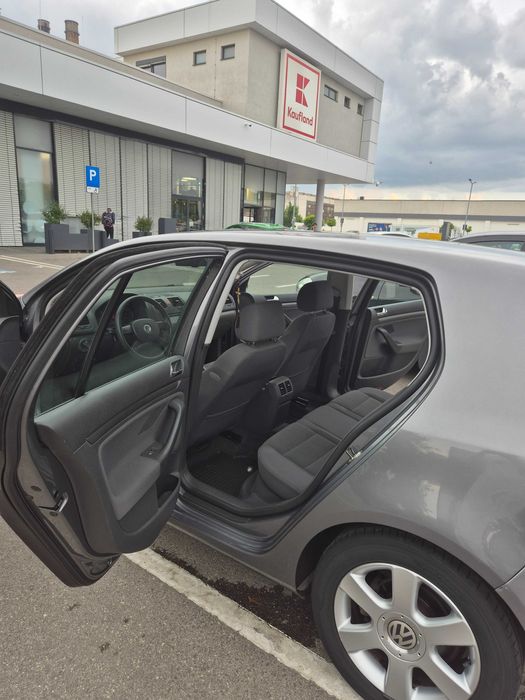 Volkswagen Golf V 1.6 FSI