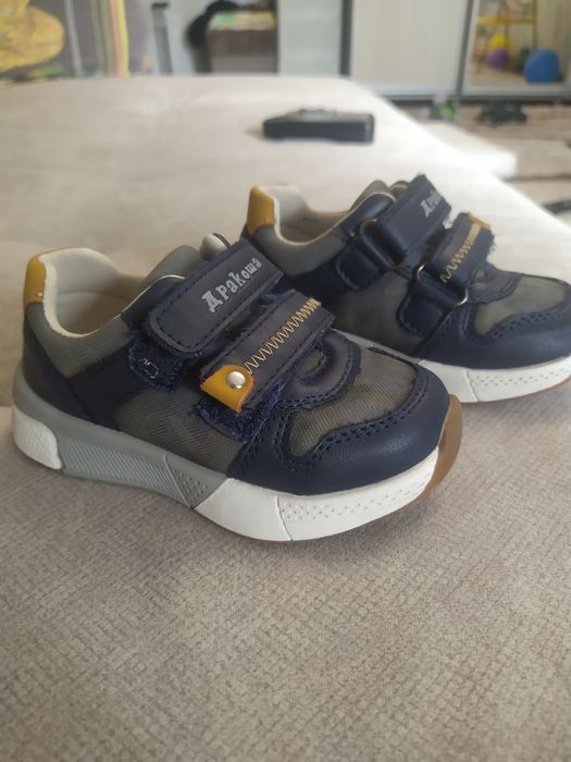 Продам детскую весенне-осеннюю обувь