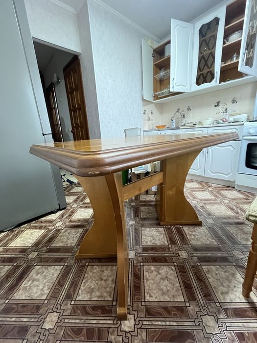 Продам стол деревянный