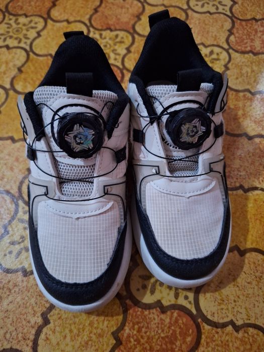 Продам кроссовки