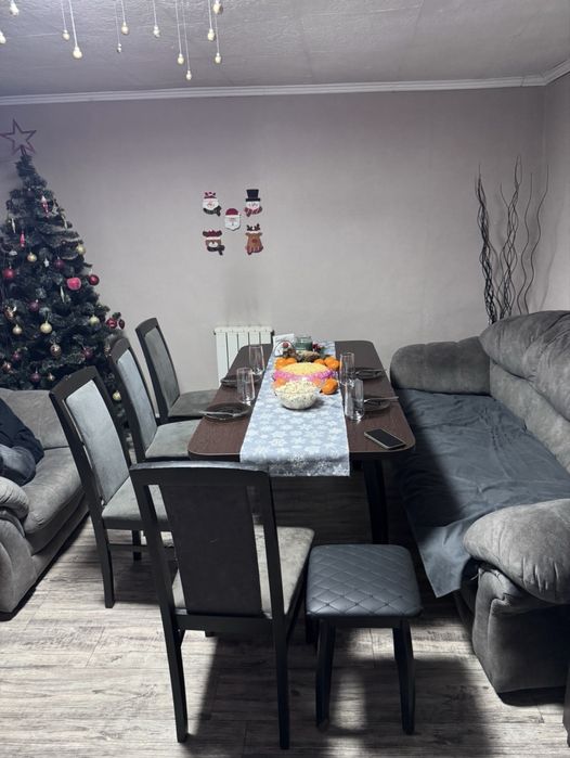 Стол со стульями