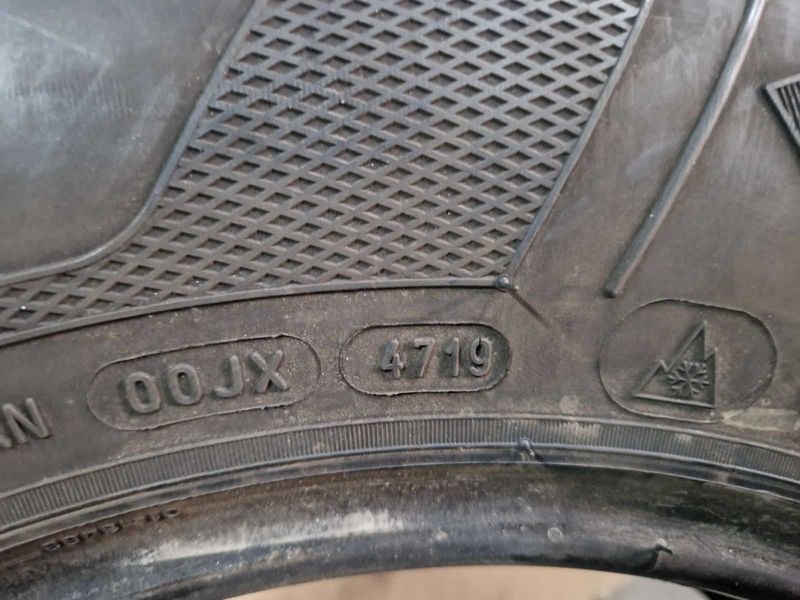 2 Kleber R16C 215/75
зимни бусови гуми DOT4719