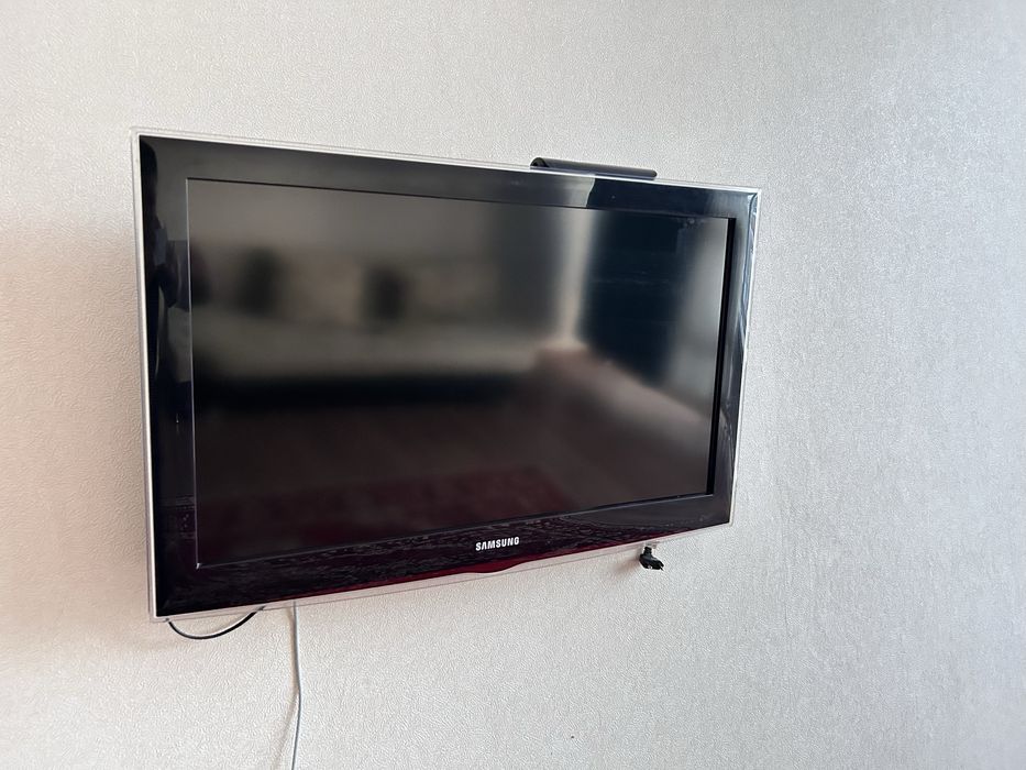 Телевизор Samsung 93 см