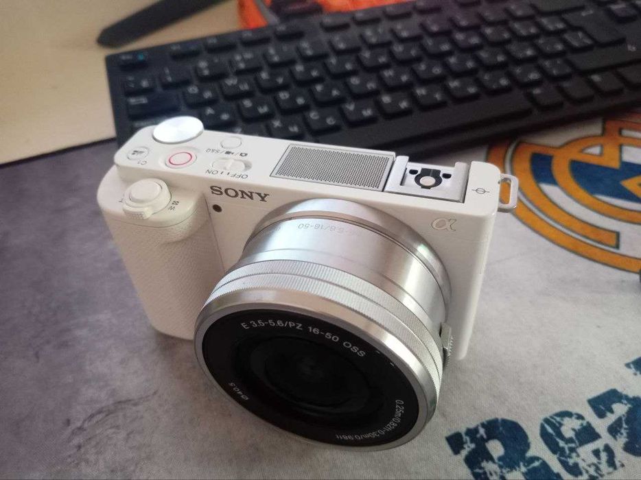 SONY ZV-E10 — профессионал контент учун топ камера