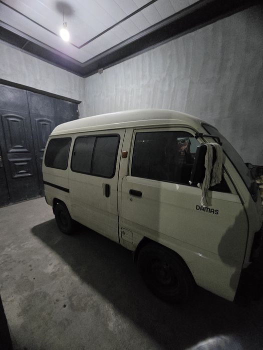 Damas 2003 yil yurib turgan moshina