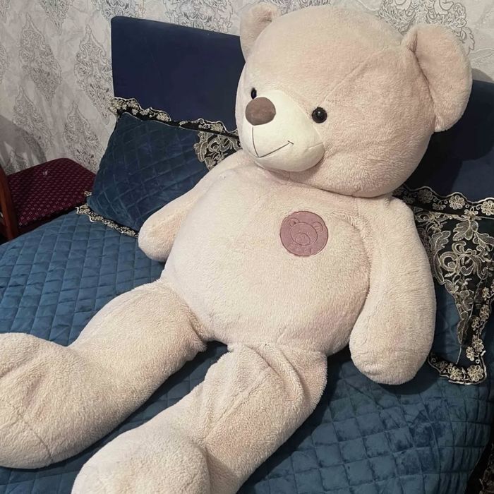 Большой плюшевый мишка