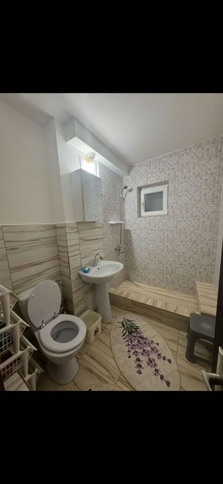 Inchiriez apartament