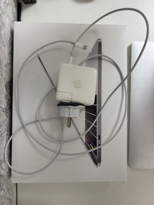 MacBook Pro 13 128gb 2019 год