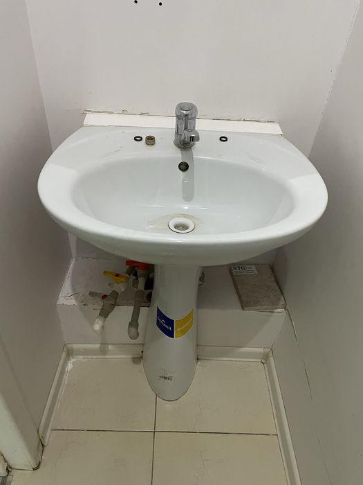 Продам унитазы, умывальники