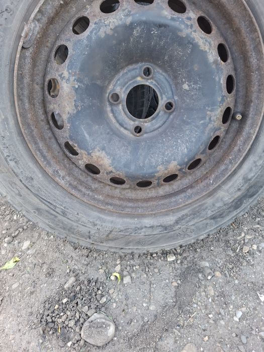 Vand 2 roti R 15 renault megane cu anvelope 195 65 15 m+s