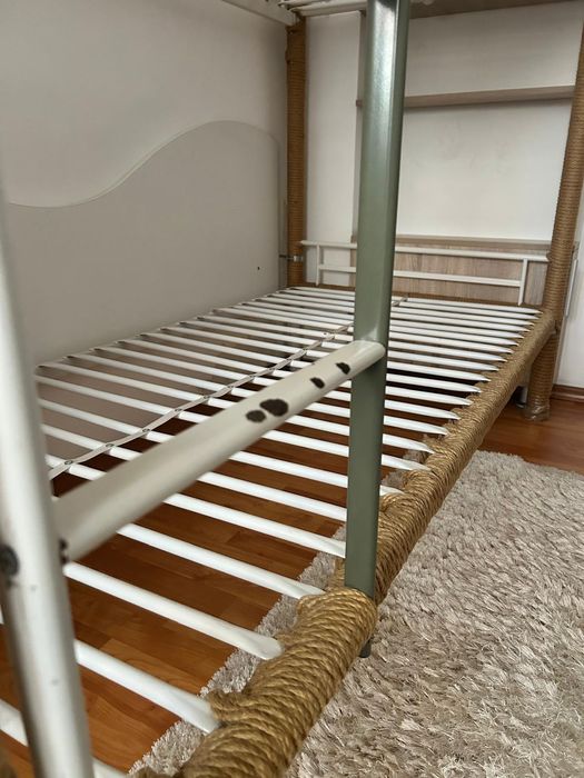 Vând pat supraetajat,