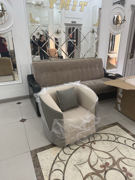 Продам новый диван с креслами