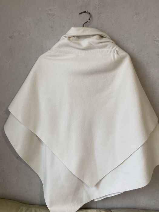 Дамско палто тип пелерина