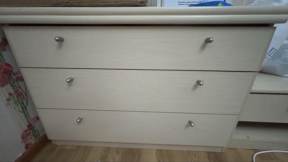 Продается спальный гарнитур