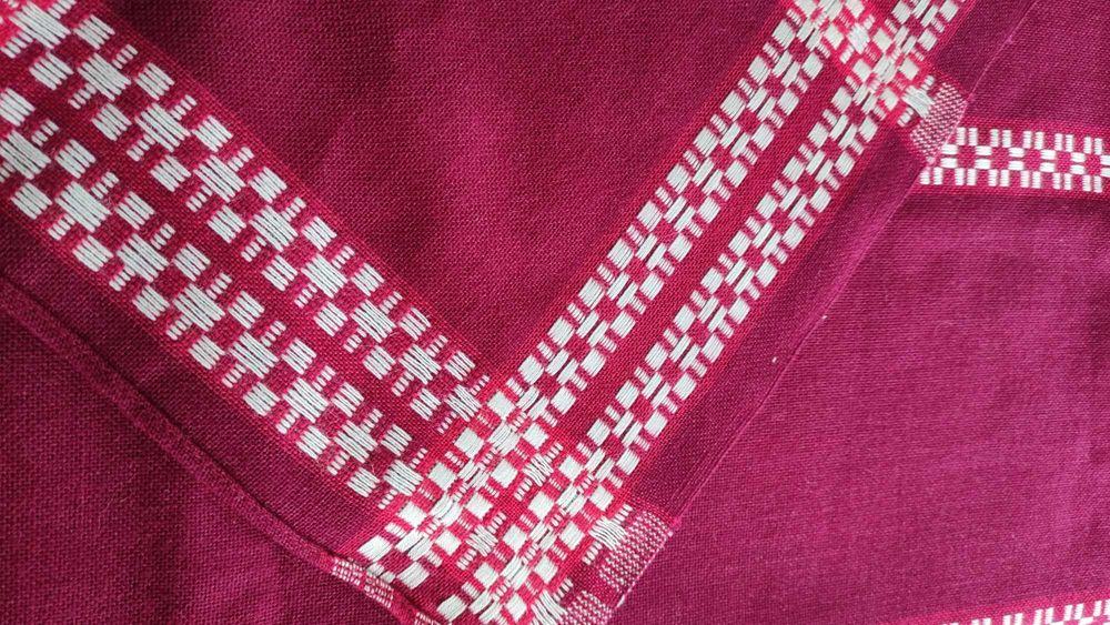 Нова покривка за маса вълнена материя 143 х 100 см