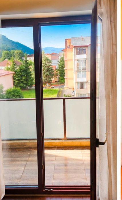 Ofer spre închiriere apartament cu 3 camere